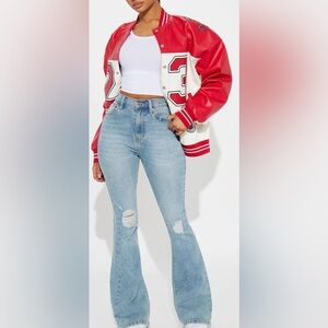 NWT fashion nova light wash stretch flare jeans size 7 w28”